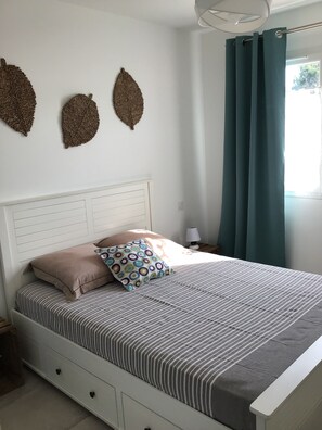 2 bedrooms, iron/ironing board, WiFi - Pretty new 2** houseVery bright. With independent, fully enclosed garden. (ARGELES sur mer)