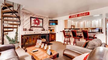 تلفزيون، مدفأة، مشغل دي في دي