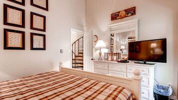 3 bedrooms, desk, iron/ironing board, free WiFi