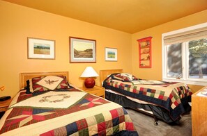 3 bedrooms, iron/ironing board, travel crib, free WiFi