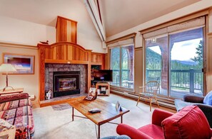 TV, fireplace, DVD player - Roomy Soda Springs Condo with 3BR and Views (Keystone)