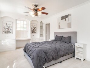 4 bedrooms, WiFi, bed sheets - Spacious 4-bedroom house on Golf Course in charming Burlington.  (Burlington)