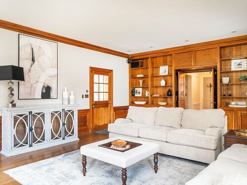 Spacious 4-bedroom house on Golf Course in charming Burlington. 