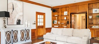 Spacious 4-bedroom house on Golf Course in charming Burlington.