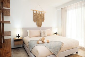 In-room safe, blackout curtains, free WiFi, bed sheets - My Menesse In Playa by Casago (Playa del Carmen)