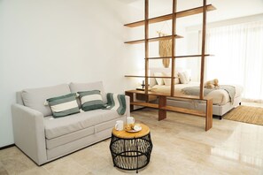 In-room safe, blackout curtains, free WiFi, bed sheets - My Menesse In Playa by Casago (Playa del Carmen)