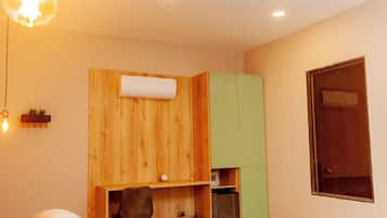 In-room safe, free WiFi