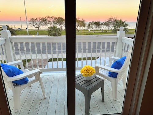 Oceanfront Comfort Unit#1