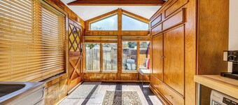 Snuggle Inn – A Romantic Couple’s Retreat!