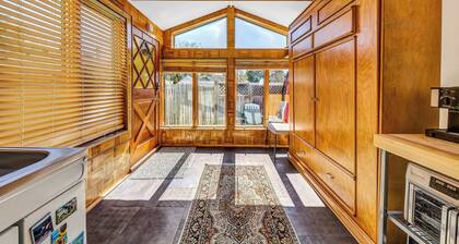 Snuggle Inn – A Romantic Couple’s Retreat!