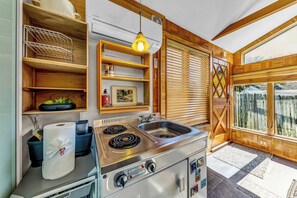 Stovetop, coffee/tea maker