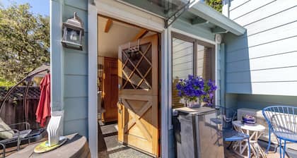 Snuggle Inn – A Romantic Couple’s Retreat!