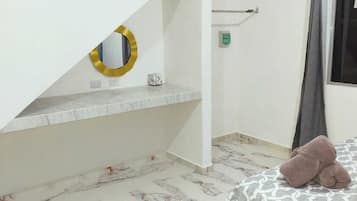 Roupas de cama premium, edredons de pluma, cofres nos quartos