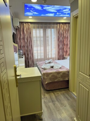 Double Room, 1 Queen Bed, Private Bathroom, City View - Maribor Hotel (Istanbul)