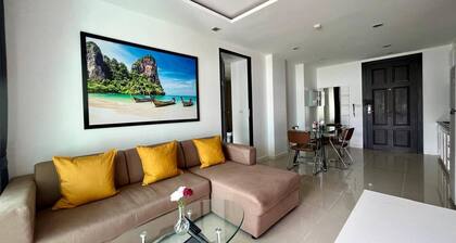 6-17 - 2 Bdr Condo With Balcony and Shared Pool