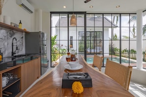 Basic Villa | Private kitchen | Fridge, microwave, stovetop, electric kettle - Villa Sophian (Ubud)