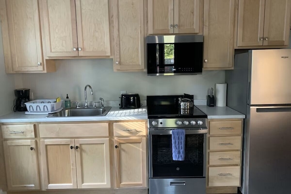 Suite A | Private kitchen | Toaster, dining tables