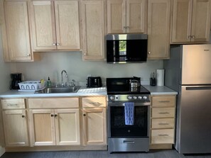 Suite A | 私人廚房 | 烤麵包機、餐桌