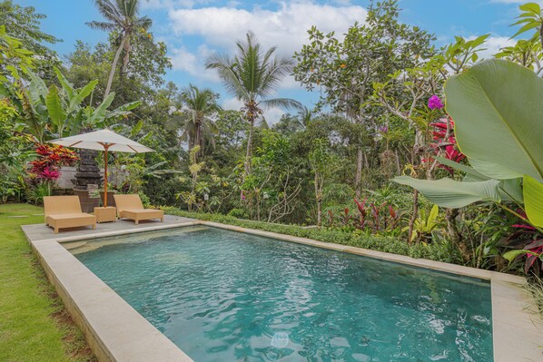 Açık yüzme havuzu 