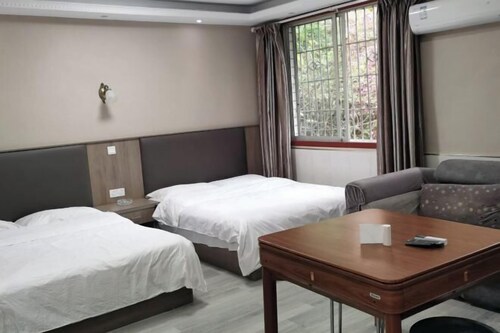 Zizhong Yonghao Business Hotel