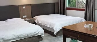 Zizhong Yonghao Business Hotel