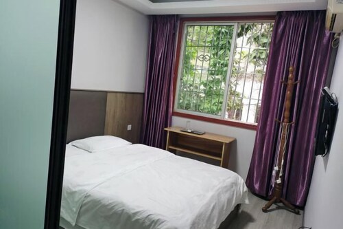 Zizhong Yonghao Business Hotel