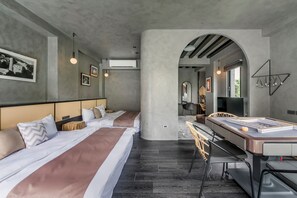 Deluxe Villa | 4 bedrooms, blackout drapes, soundproofing, free WiFi - Rolling Hills (Puli)