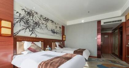 Sunshine Holiday Hotel