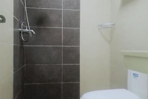 Bathroom - Beihai Yuhai Elegant Restaurant Hotel (Beihai International Passenger Transport Terminal) (Beihai)