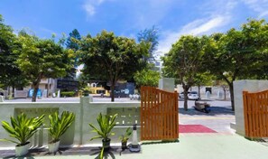 Property grounds - Beihai Yuhai Elegant Restaurant Hotel (Beihai International Passenger Transport Terminal) (Beihai)