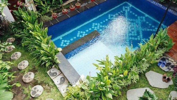 Outdoor pool - RedDoorz Syariah near RSUD Mataram Lombok 2 (Mataram)