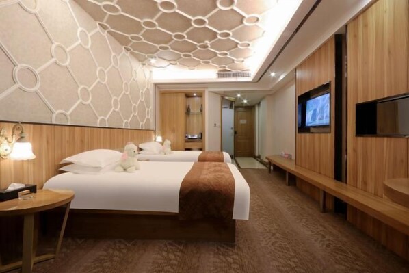 A hotel room with two beds, a TV, wooden paneling, and a patterned ceiling. - Siji Yucheng Boutique Hotel (Anji Jiuzhou Shopping Mall) (Anji)