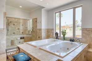 Ferienhaus (1 Bedroom) | Badezimmer | Kostenlose Toilettenartikel, Handtücher, Seife, Shampoo