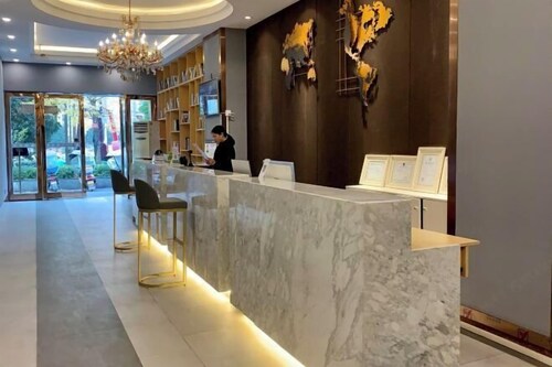 Kaili New Century Hotel (Grand Cross of International Trade Shopping Center)