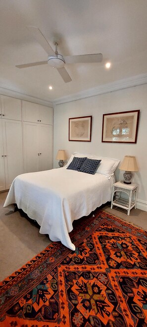 3 Schlafzimmer, Schreibtisch, Bügeleisen/Bügelbrett, WLAN