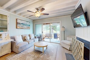 TV, fireplace - Mallard Lakes townhouse in peaceful community with pool, hot tub, fishing pier (Selbyville)