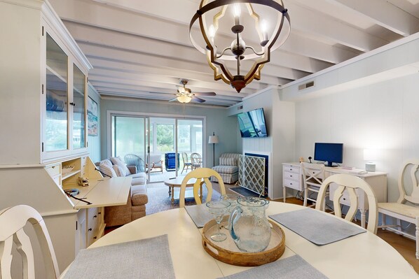 Dining - Mallard Lakes townhouse in peaceful community with pool, hot tub, fishing pier (Selbyville)