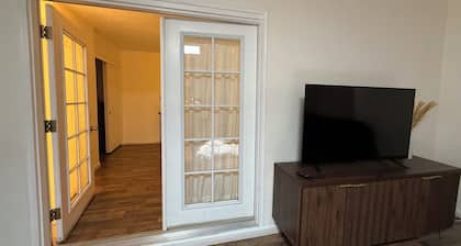 Cozy private suite in pleasant Rio Rancho with AC, WiFi, TV