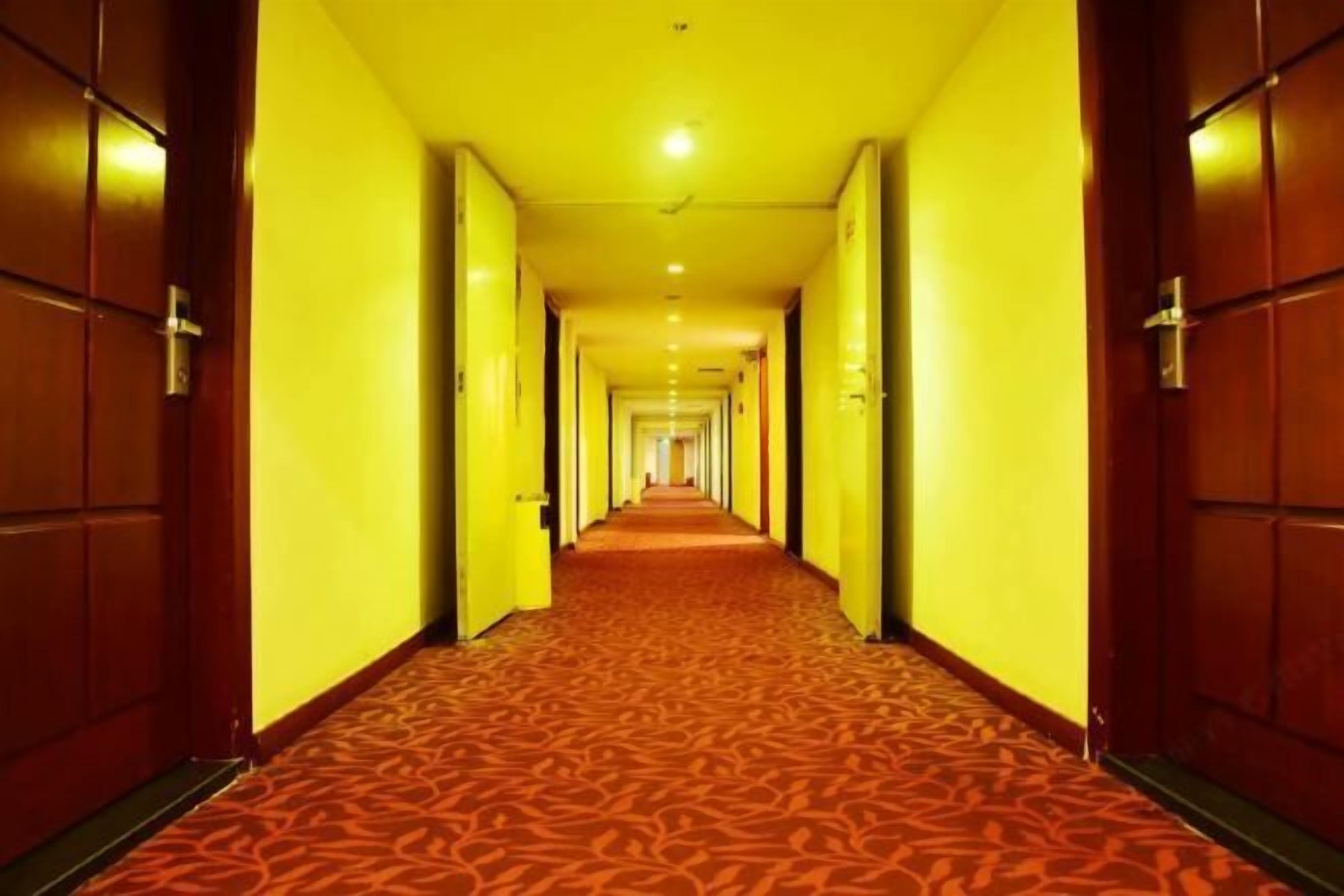 المنشأة من الداخل