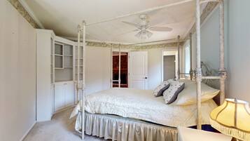 2 bedrooms, internet, bed sheets
