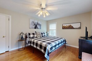 3 bedrooms, iron/ironing board, Internet, bed sheets