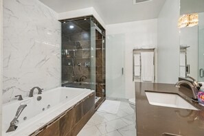 Douche, s èche-cheveux, serviettes fournies