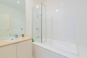 Bathroom - 3 Bedroom Condo - Access to Pool Torquay (Torquay)