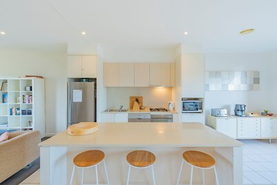 3 Bedroom Condo - Access to Pool Torquay