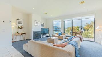 Family Townhome, Balcony, Garden View | 3 bedrooms, individually decorated, individually furnished