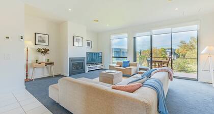 3 Bedroom Condo - Access to Pool Torquay