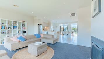 Family Townhome, Balcony, Garden View | 3 bedrooms, individually decorated, individually furnished