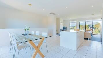 Family Townhome, Balcony, Garden View | 3 bedrooms, individually decorated, individually furnished