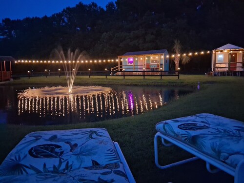 Queen Suite Minutes to Beach Shopping Nature Trails Boating Historic Sites