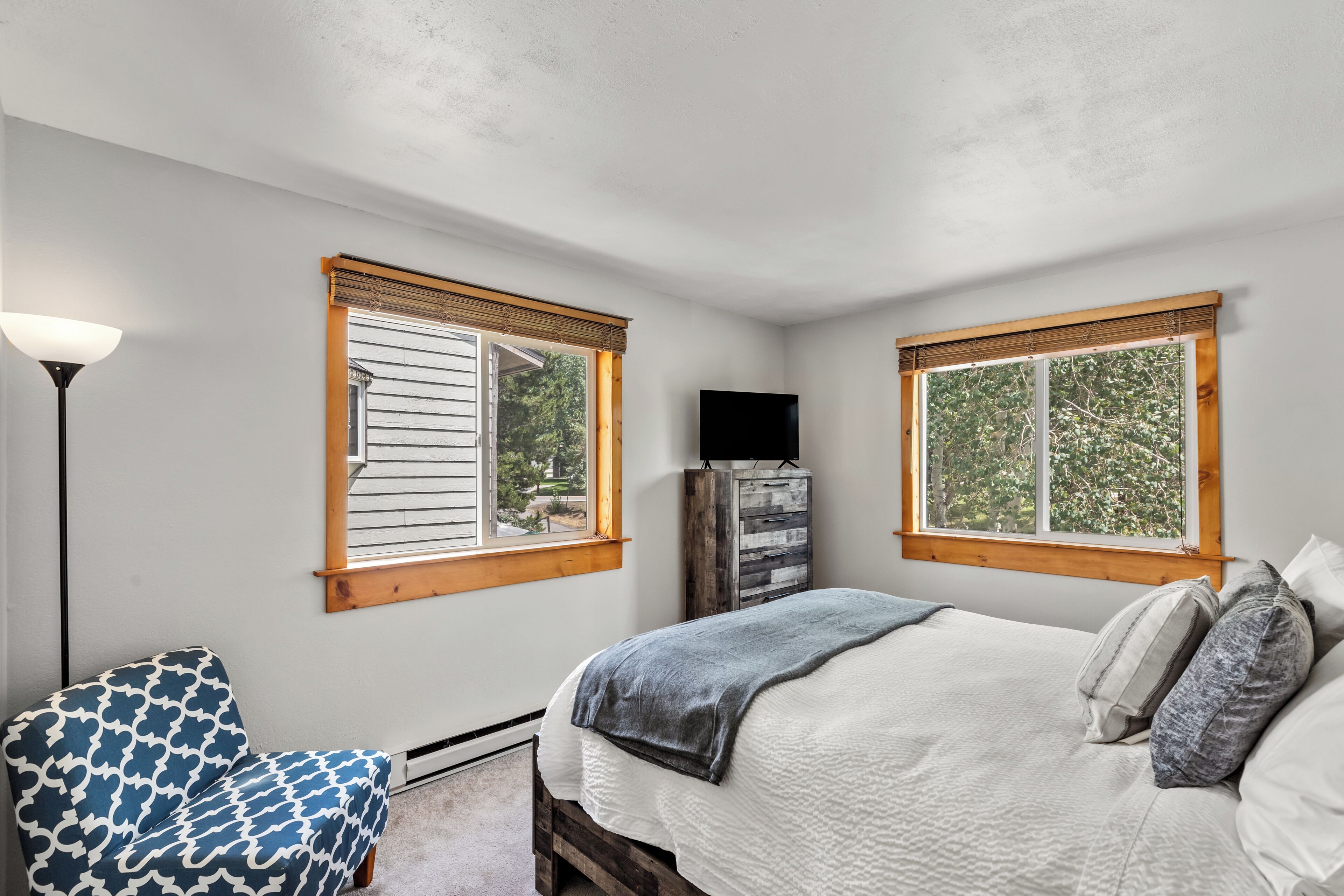 2 slaapkamers, een strijkplank/strijkijzer, gratis wifi, beddengoed